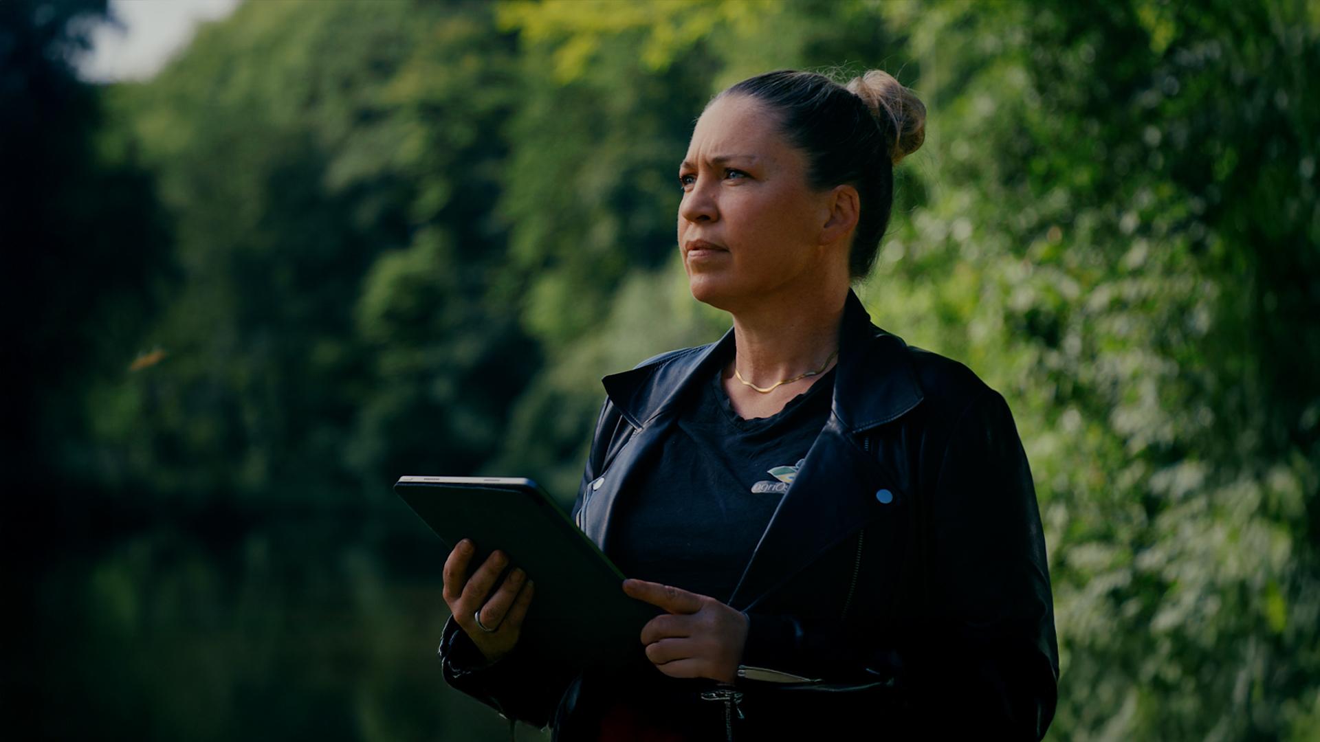 Portrait d'une femme filmée pour la campagne One Site Endless Human Stories de Hitachi par Robin Welschinger