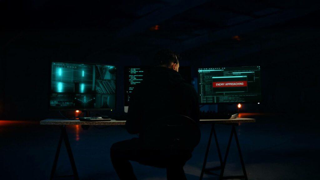 Tournage d'une scène de film sur la cybersécurité et le hacking par Robin Welschinger, réalisateur à Rennes